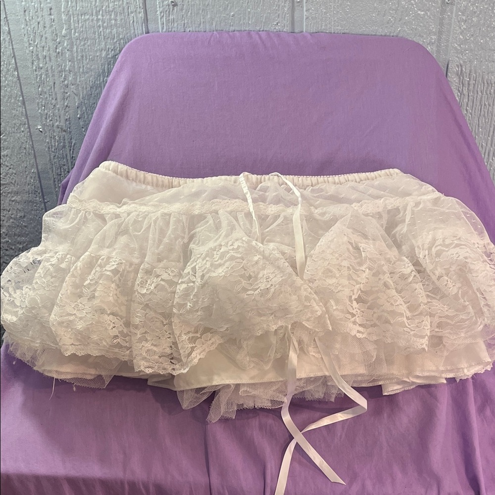 5 for $10 💜 White Lace Tulle Skirt